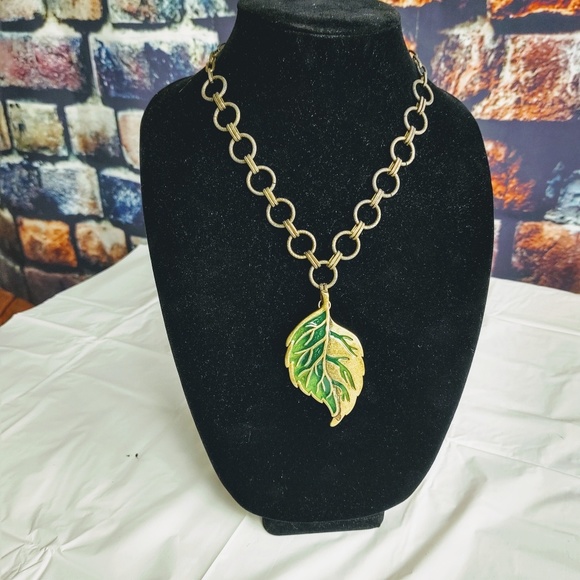 Leaf necklace - Picture 1 of 3